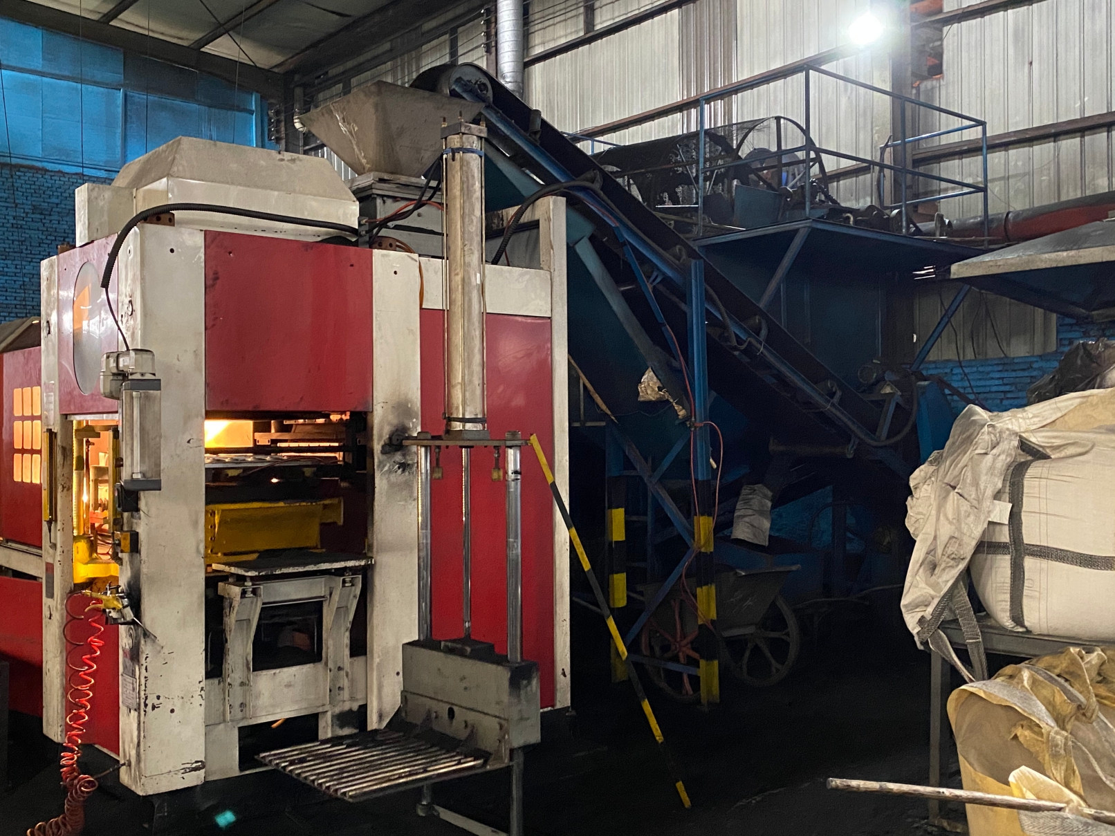 Automatic horizontal high pressure sand molding machine